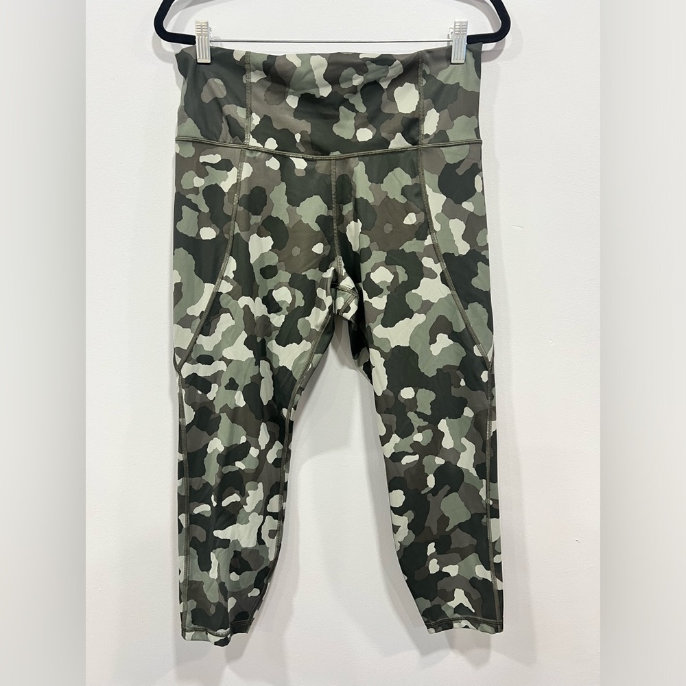 Athleta Lightning Camo 7/8 Tights Leggings size 1x